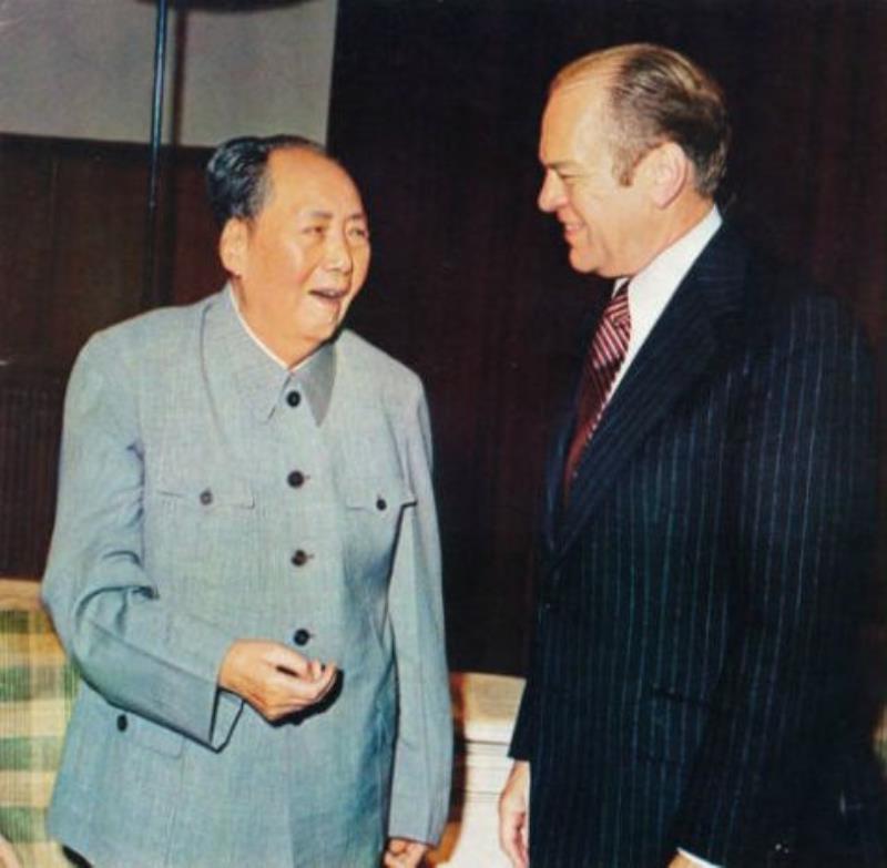 毛泽东主席会见美国总统福特